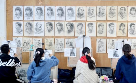 因“烧钱”而出名的3所高校，家境普通的学生，报考前需要三思