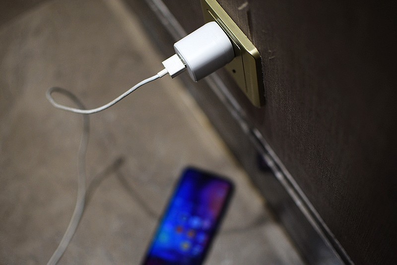 小身材大能量 NANK C2迷你20W PD双口快充充电头