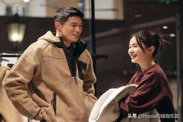 王子文练瑜伽又美又飒，每天15min理疗瑜伽，冻龄美肤缓解腰背痛