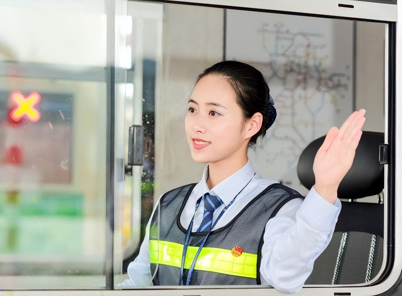高速收费标准有调整：客车按座位、货车按轴距，包含皮卡、摩托