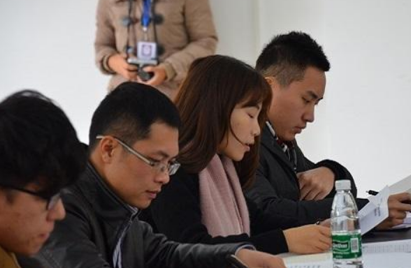 大学生活揭开了很多同学的自卑，不是因为不够努力，现实很无奈