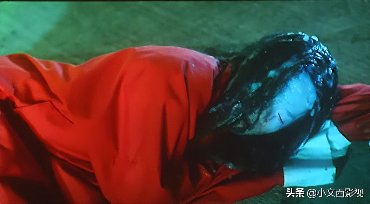 《山村老尸2》剧情混乱，但惊吓值依旧爆表，楚人美演员再演恶鬼