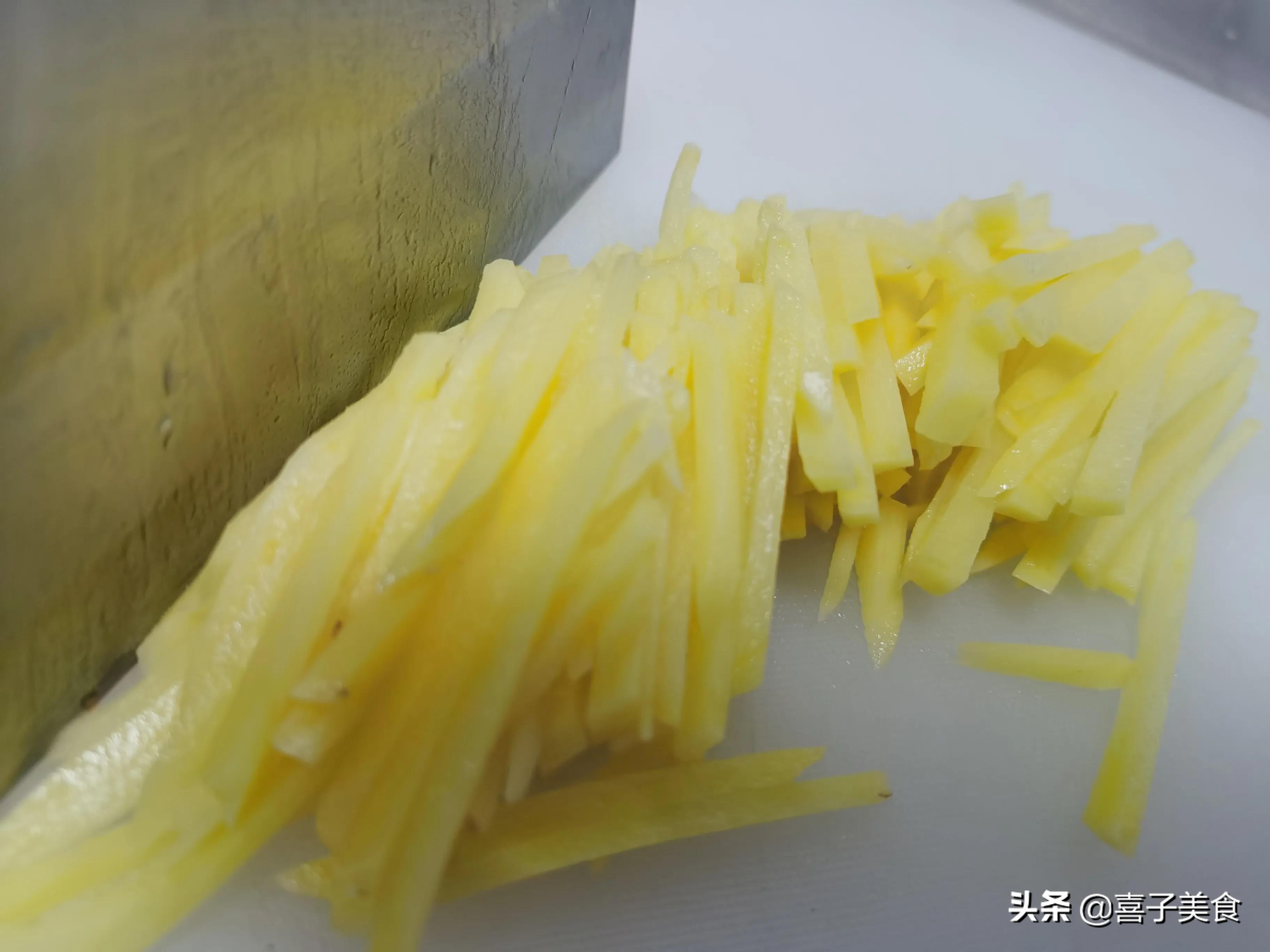 煎土豆饼怎么做（简单到极致的早餐香煎土豆饼）