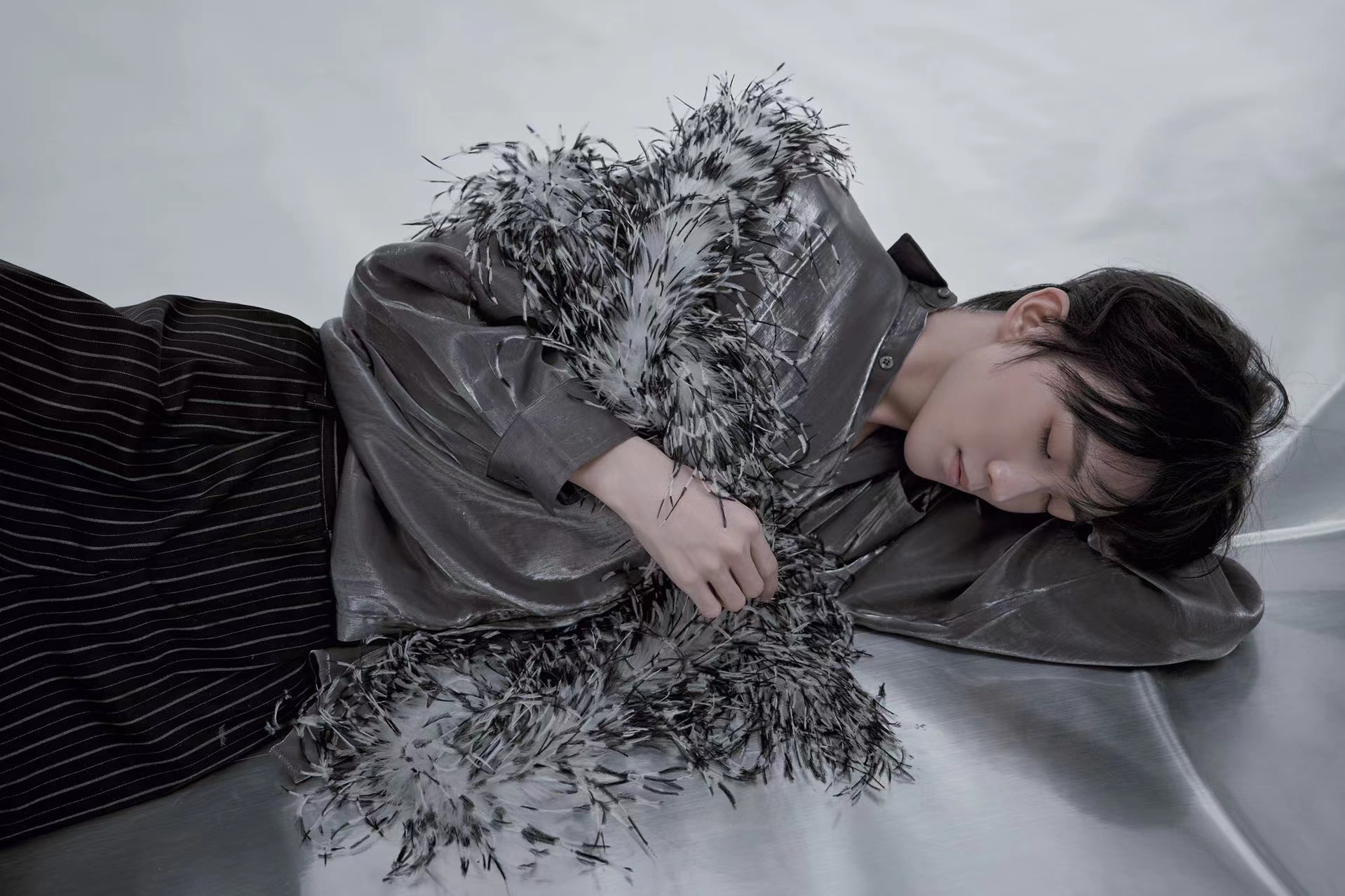 《我的队长不对劲》热血开播 郑明鑫演绎温柔医学研究生