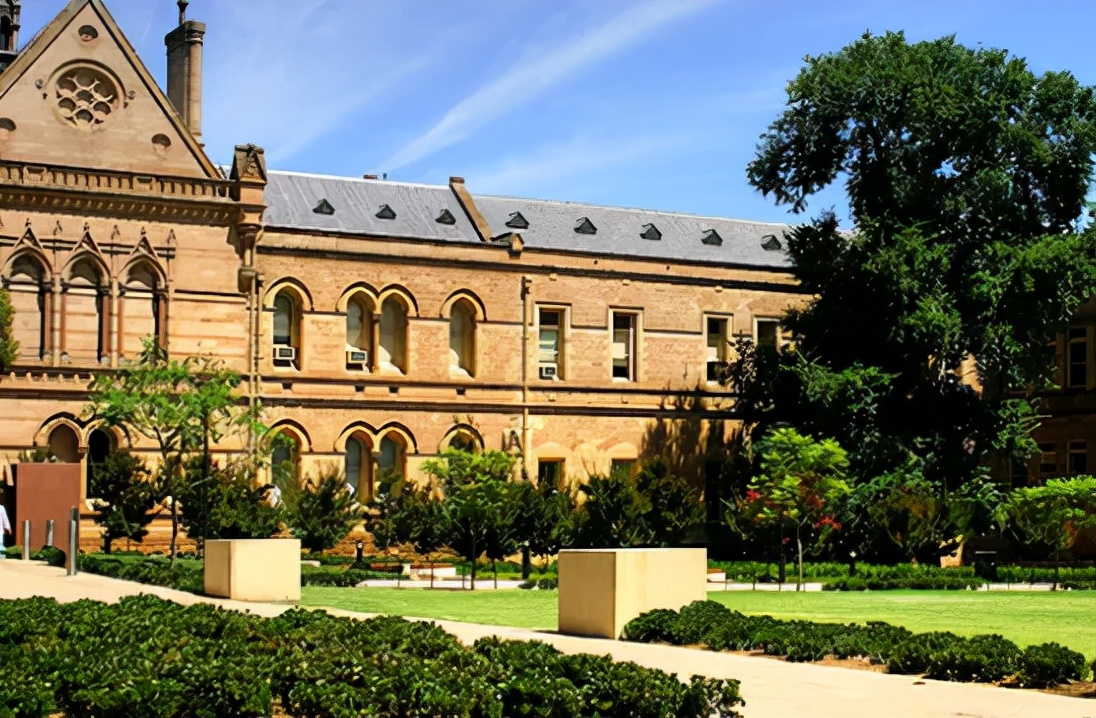 新学期学费计划：莫纳什大学学费上调6%，墨尔本大学学费9折