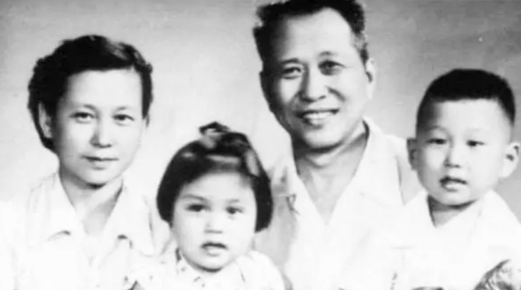 林彪元帅准儿媳张宁：嫁错人后孩子被害，为何远嫁异国后皈依佛门