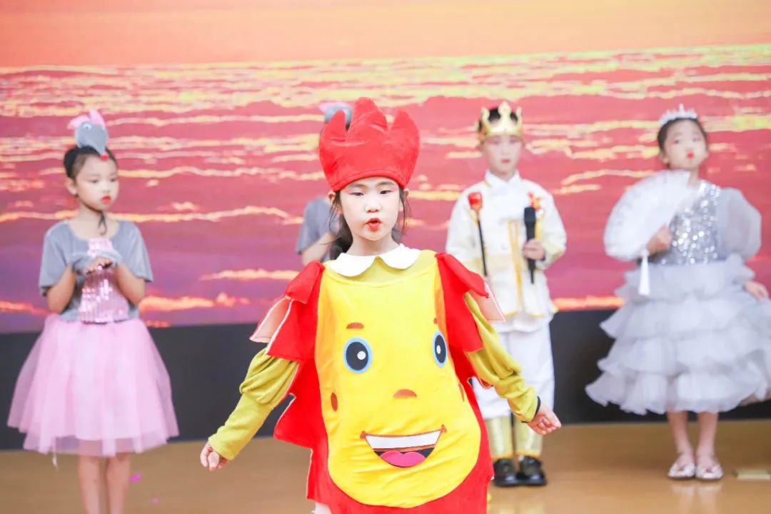 花田花绽，阅读悦心｜双流区黄甲小学举行读书节之阅读表演赛