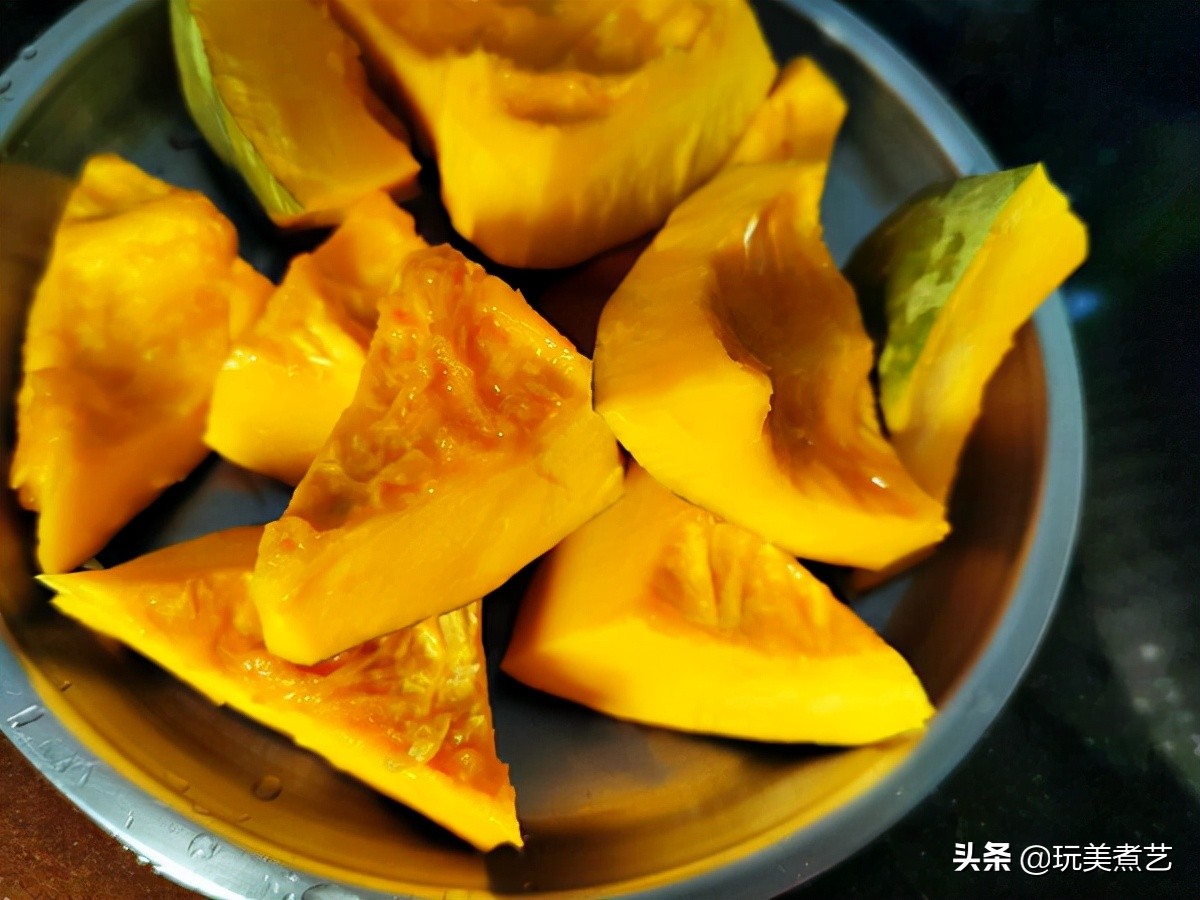 好吃到嗦手指头的南瓜、板栗围绕着排骨，就是香