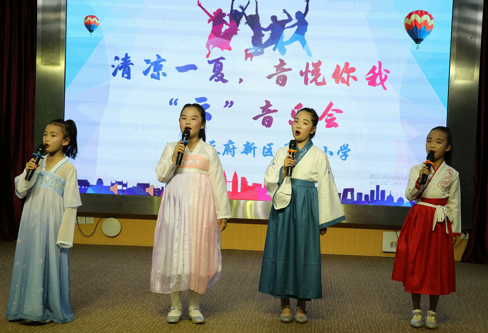 煎茶小学全校同步观看“清凉一夏、音悦你我”“云”音乐会直播