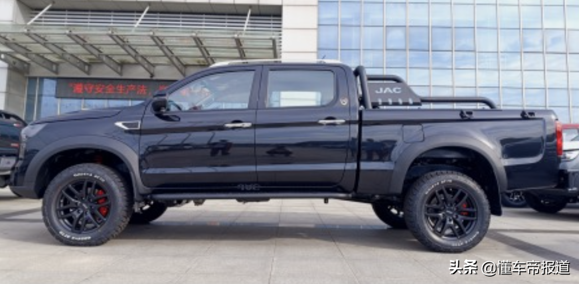 新车售价1128万元起江淮t8pro黑曜版上市标配越野轮胎