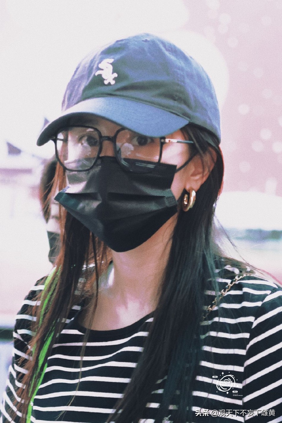 观天下 | 杨幂·戴黑框眼镜现身机场