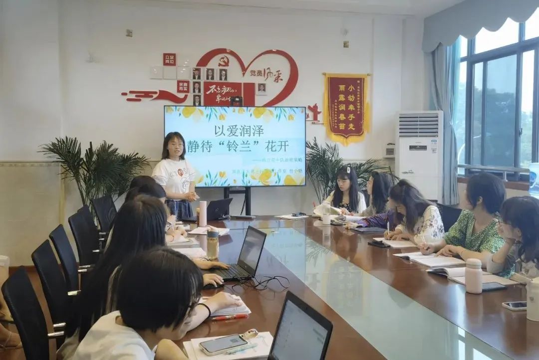 实验小学外国语学校语文组进行“以爱润泽，温故知新”专题教研