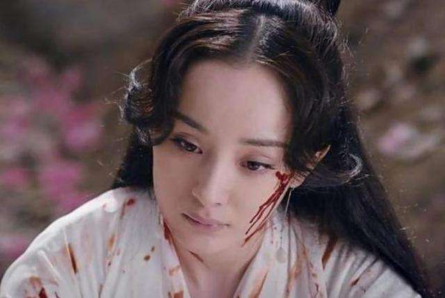 杨幂录制《密室大逃脱》伤情如何?爸爸杨晓林回应女儿伤势、报平安