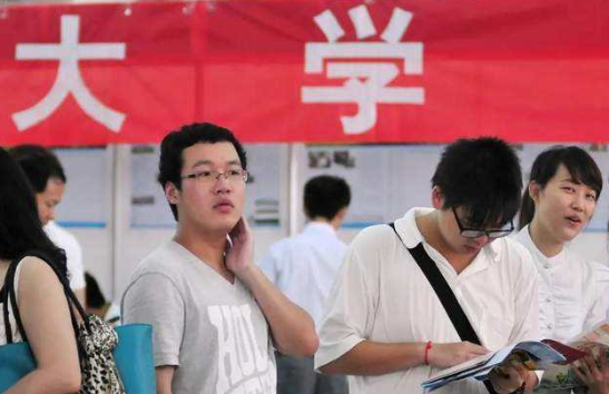 官媒曝光一批上海野鸡大学，毕业证不被国家认可，考生家长需谨慎