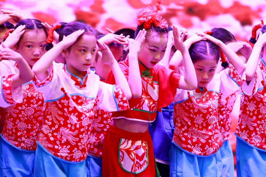 华阳实验小学举行“童星耀五月·艺术绽花开”群舞比赛（续）