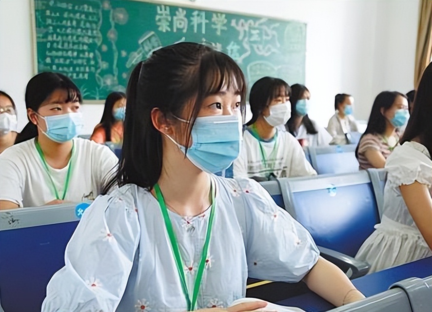 大学四年的“真实变化”，行动力逐渐丧失，网友：有被内涵到