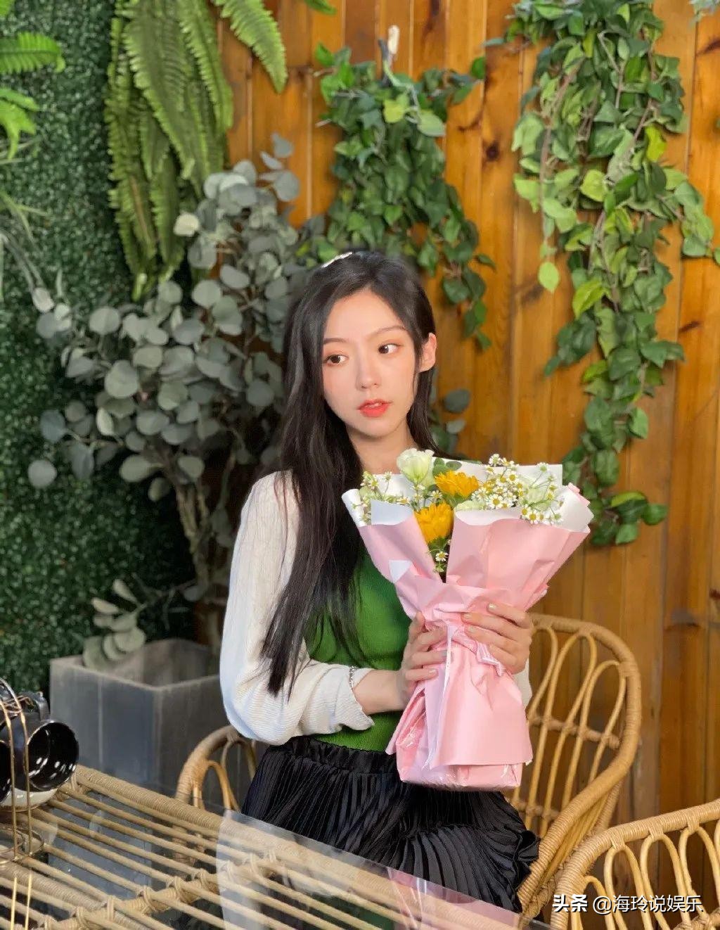 天云，美貌与智慧并存的KPL美女解说员