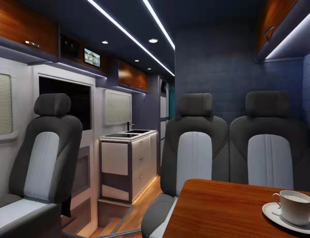 B型房车竟然能有那么大的空间，并且还配有四驱系统，24V双发电机