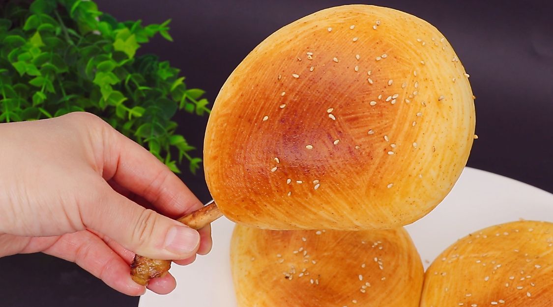 天气寒冷，碰到这面包，我绝不手软，包上大鸡腿，吃着真过瘾