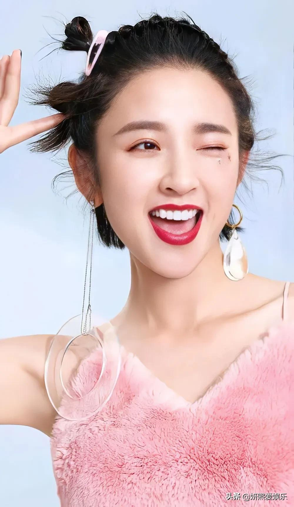 唐艺昕，邻家女孩，甜美可人