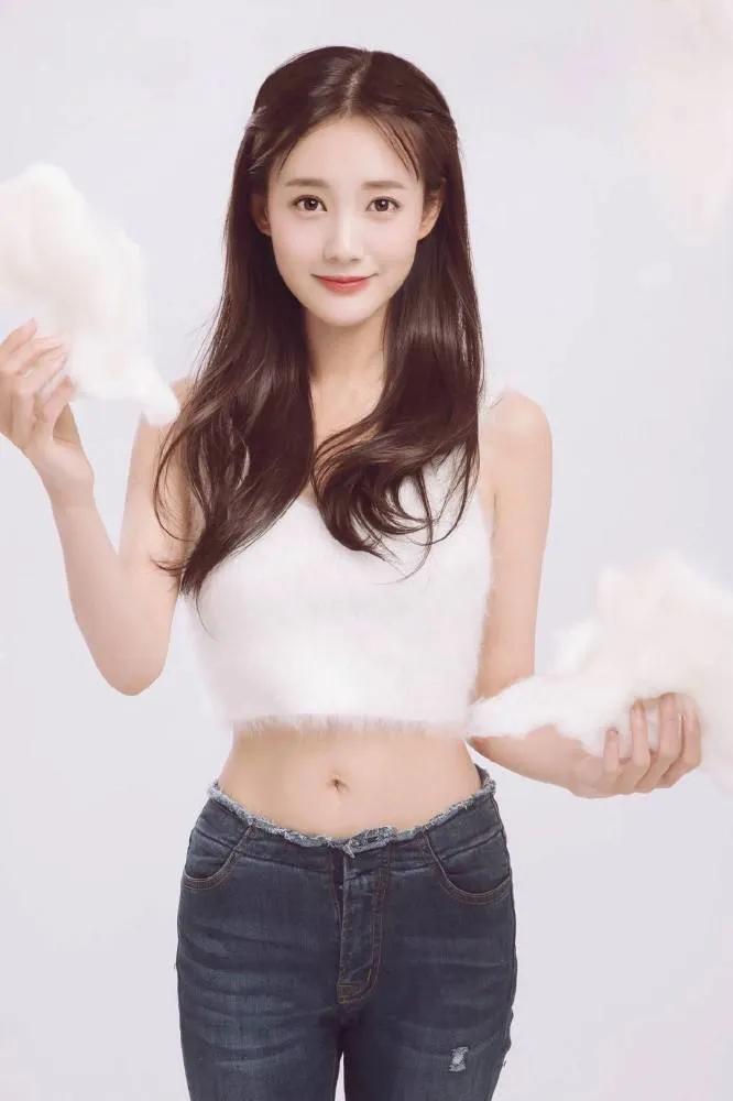 李一桐，甜美像极了初恋