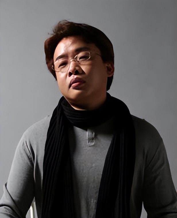 凭《老鼠爱大米》狂赚1.7亿，却被骗千万，杨臣刚到底经历了什么