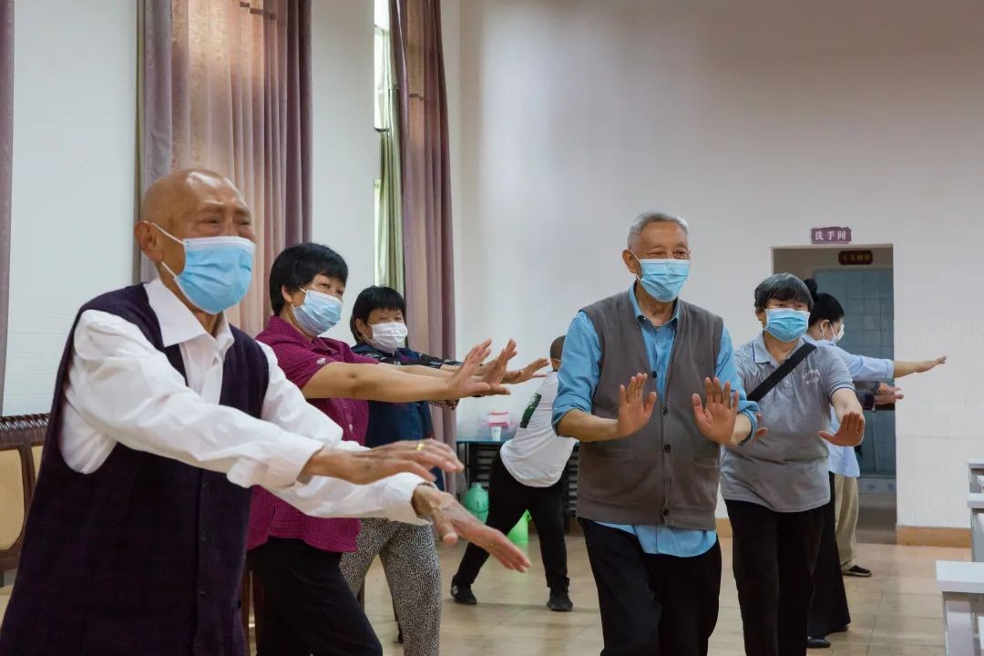 射洪市中医院护理专家团队走医养结合中心开展义诊活动