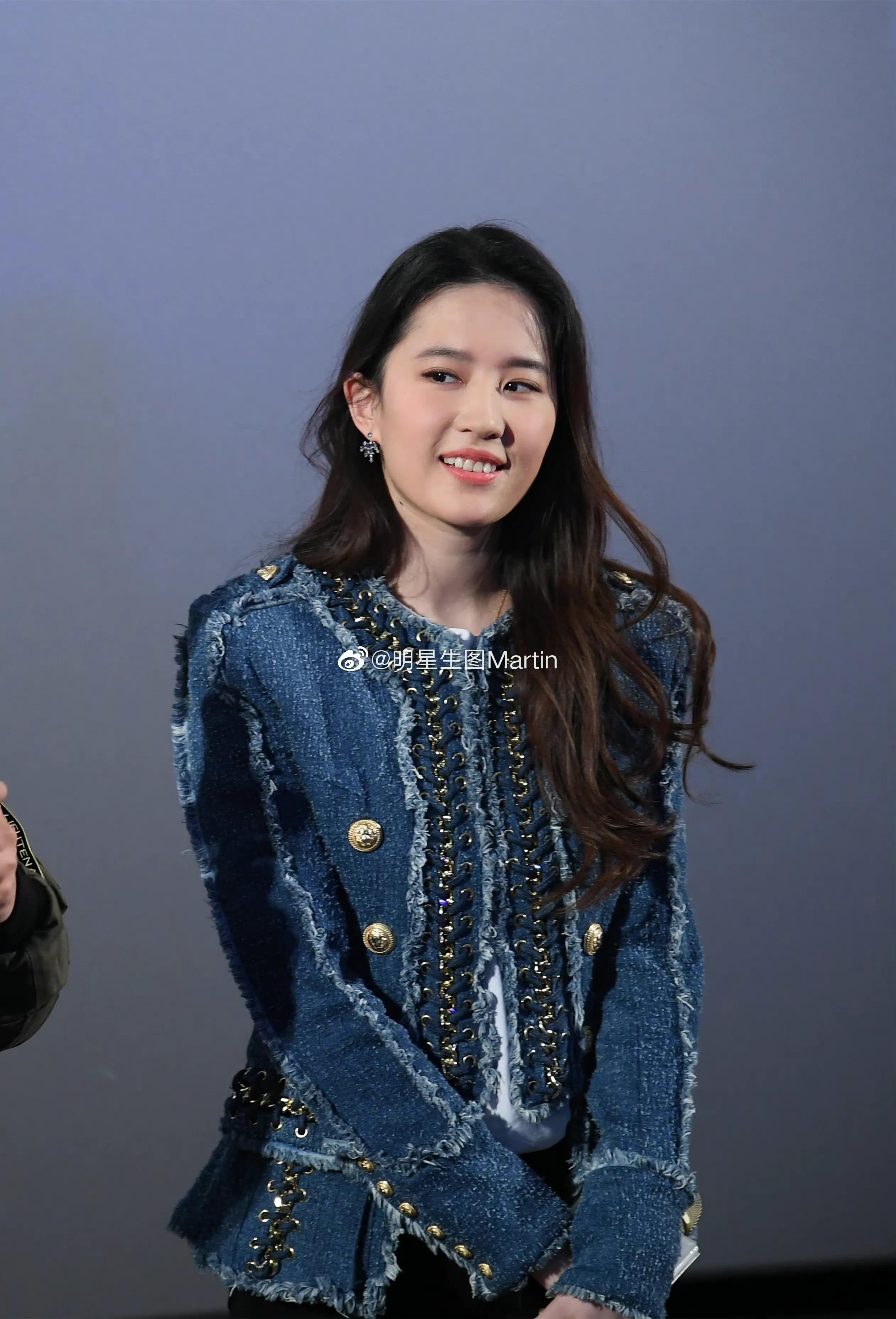 刘亦菲路演现场图