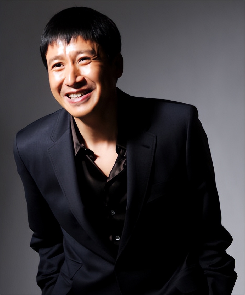 张国强：被前妻嫌穷抛弃，40岁二婚带子娶女明星，如今苦尽甘来