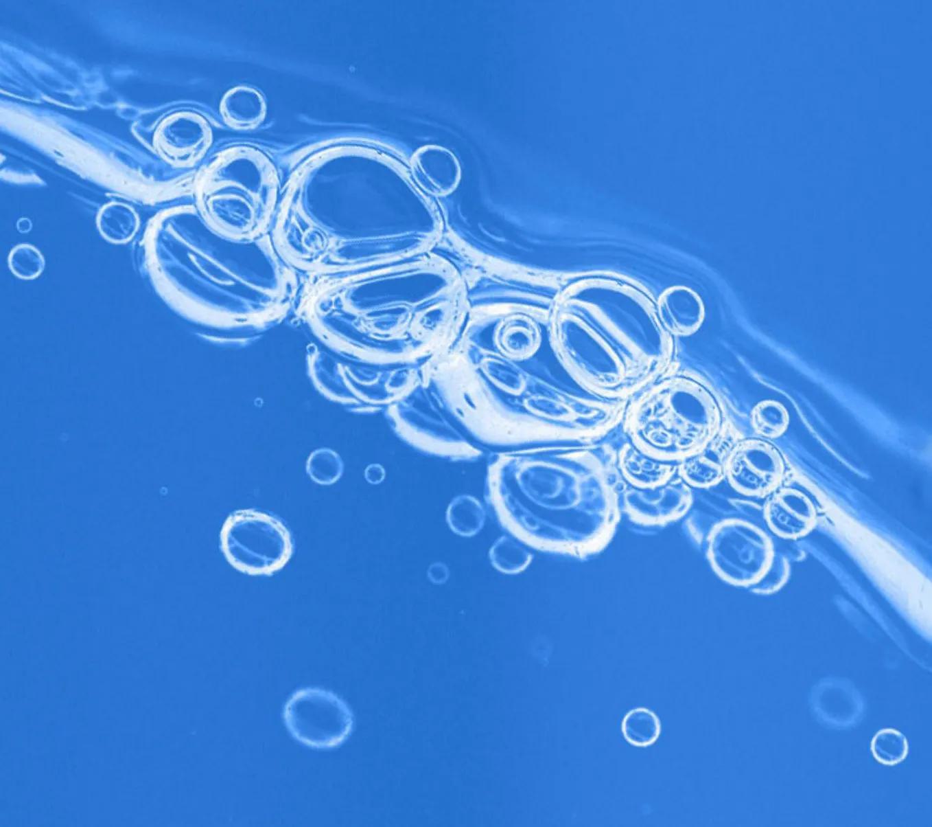 精华液到底是早上用还是晚上用？护肤刚需功课，女性养肤保命指南