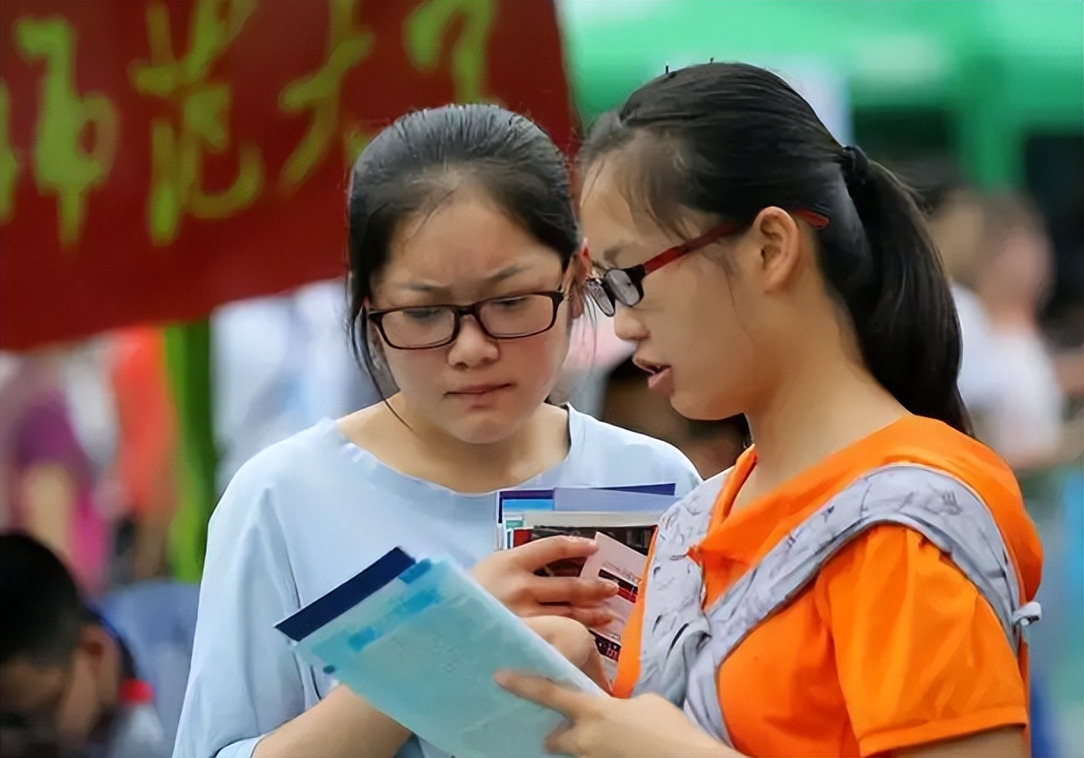 2022高校校友会排行更新，清华与榜首“擦肩而过”，复旦跌出前5