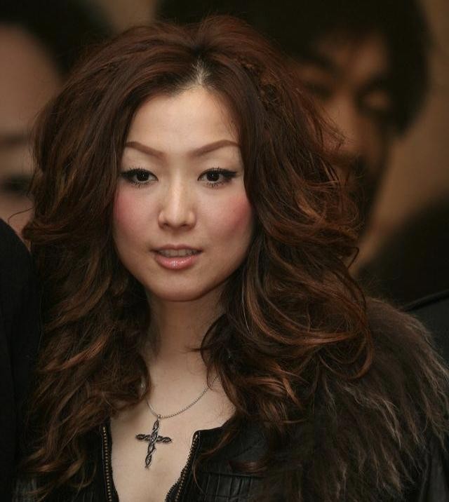 越瘦越丑的10位女星，个个皮松肉垮，脸无二两肉