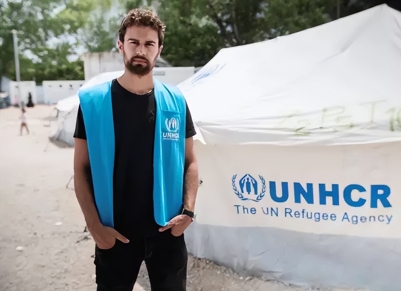 事业下滑八年后再次出发，没想到新剧却被砍了