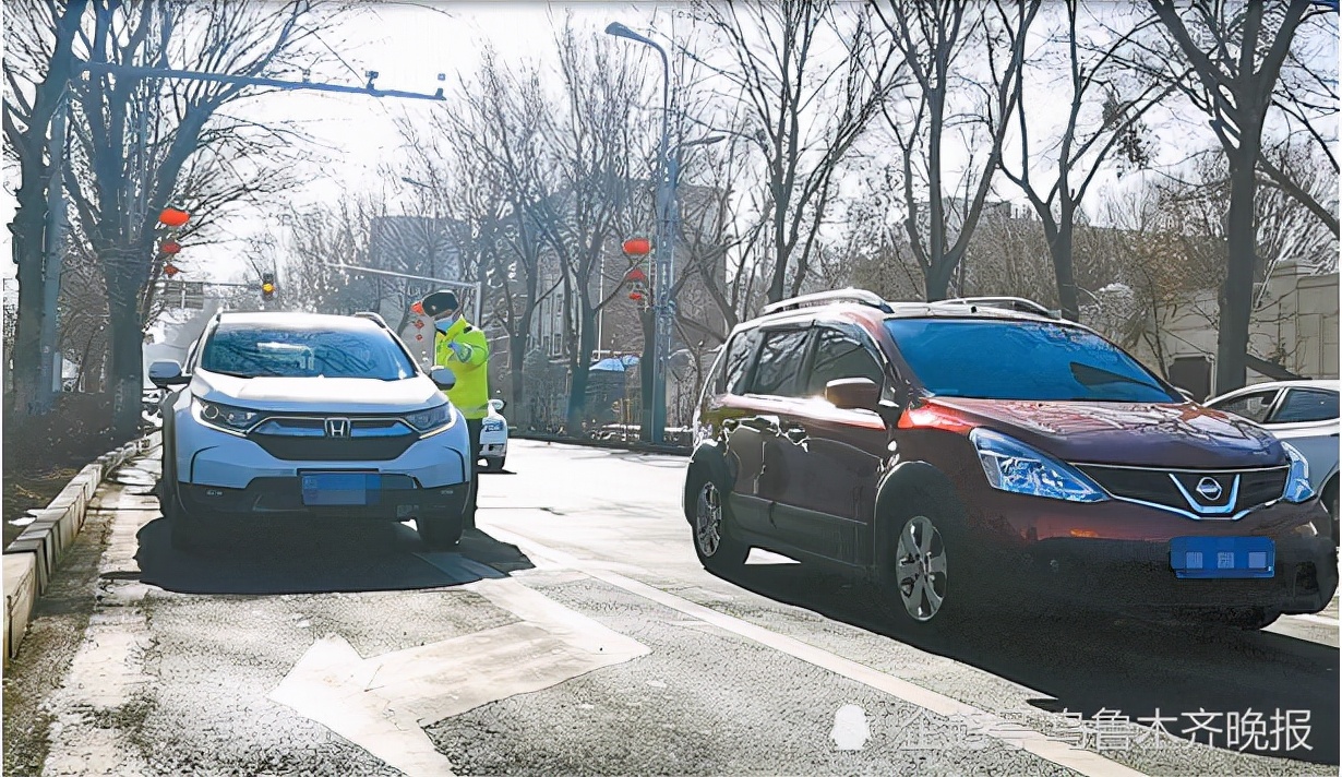 团结路一路口新增一条右转专用道