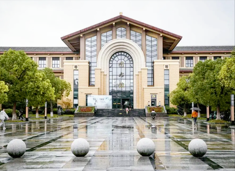 我国政法类大学30强出炉，榜首是众望所归，上海政法学院表现抢眼