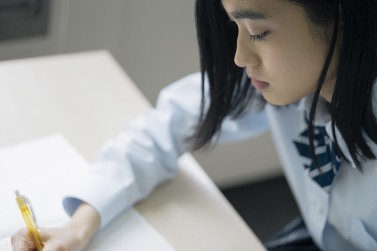 高考英语短文改错试题的发展历程与命制探讨