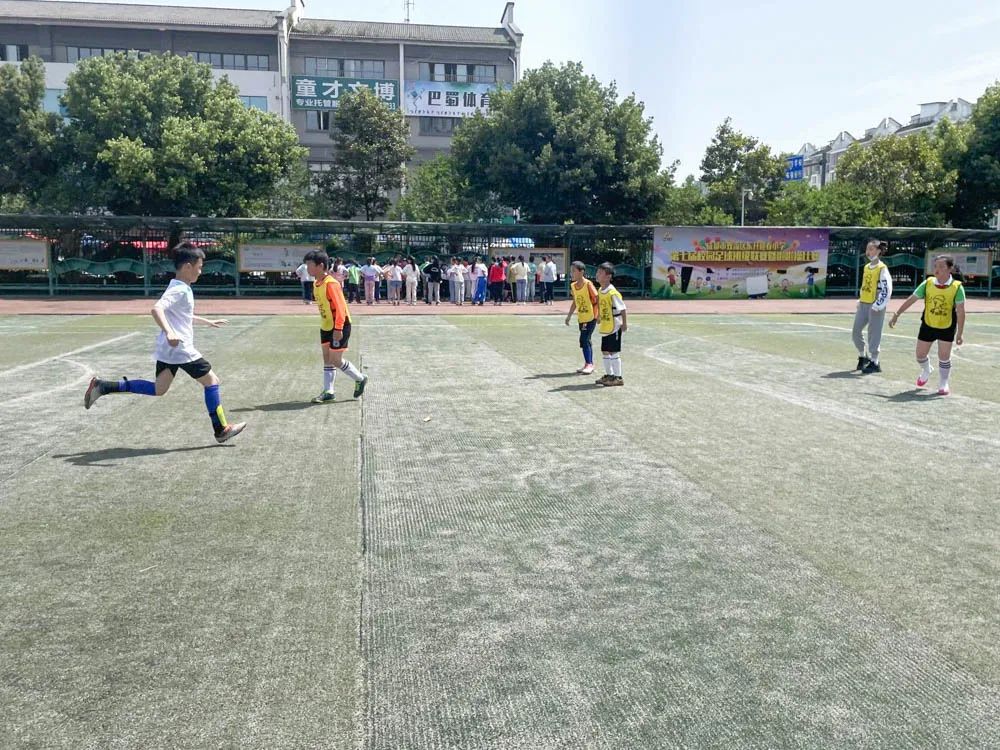 双流区迎春小学举行第七届校园足球班级联赛暨啦啦操比赛颁奖仪式