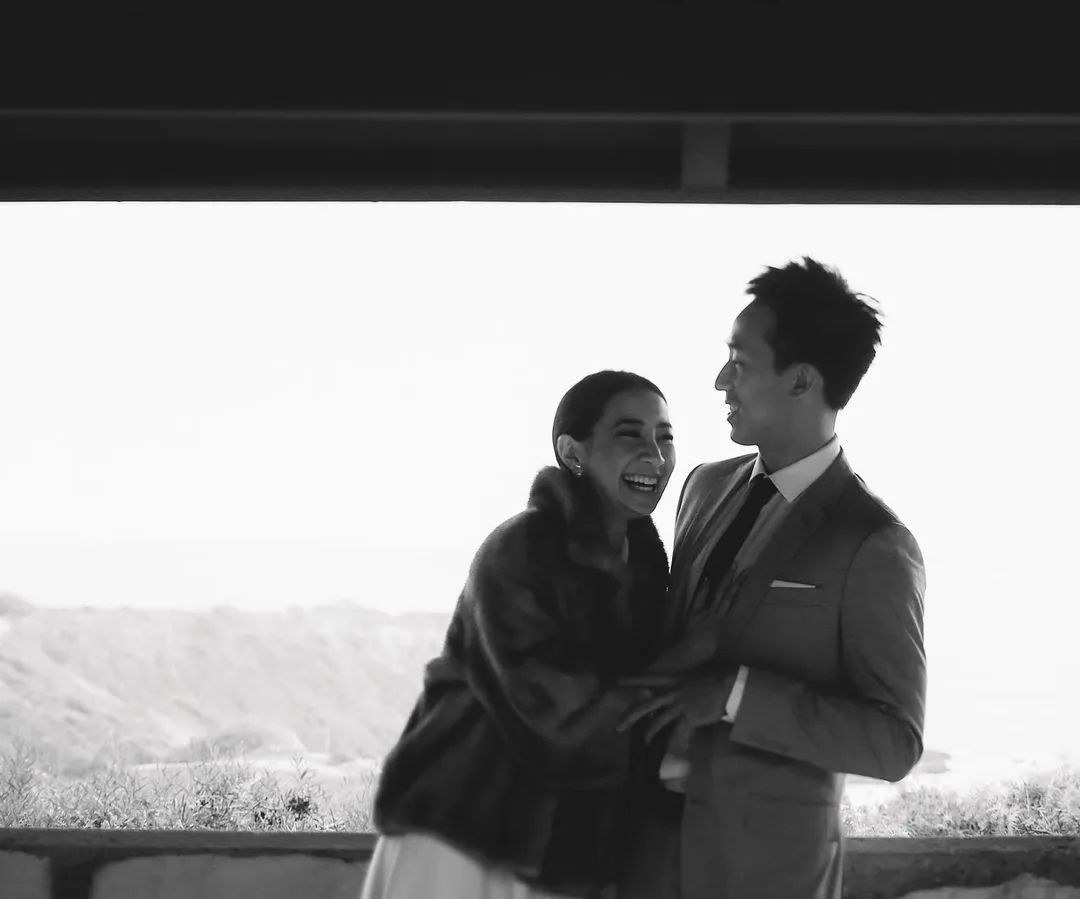 35岁歌手官宣三胎！巅峰期闪婚嫁初恋，神仙爱情感动网友：要幸福