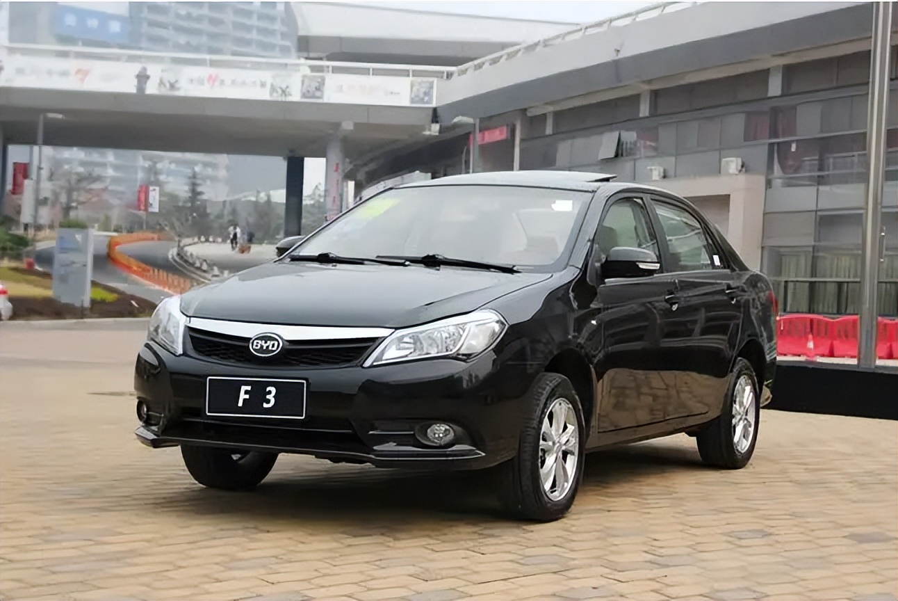 我们可能最先想到的就是比亚迪f3,比亚迪速锐这类入门级的车型