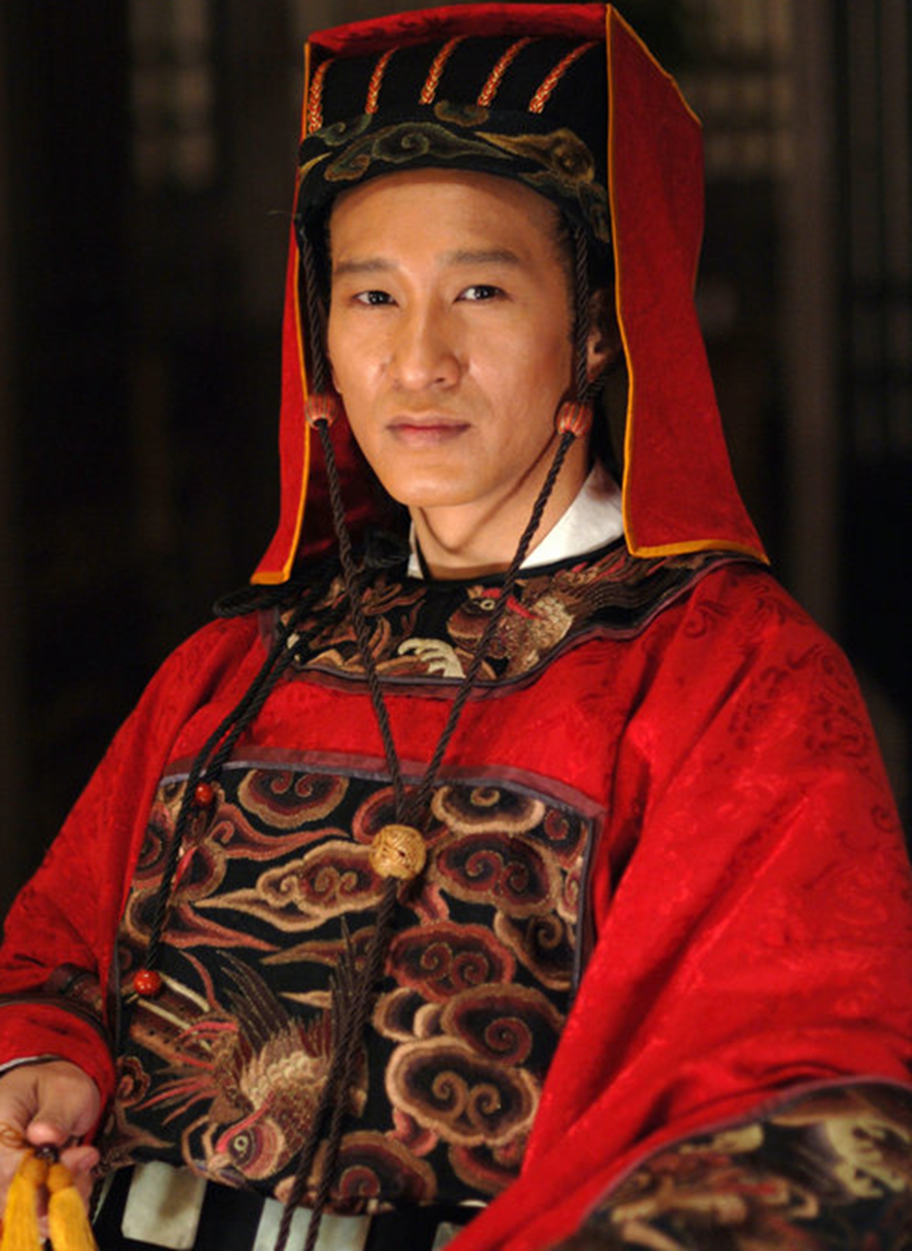 2010年,王劲松主演的刑侦剧《现场铁证》在央视热播,而这也是他首次