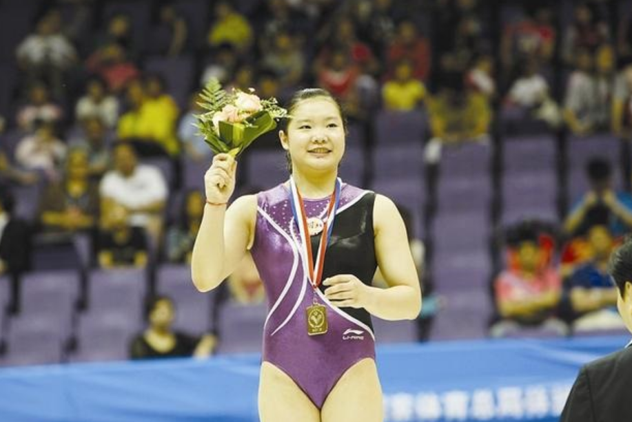 体操女皇程菲：25岁退役养伤，因长期服药胖至200斤，至今仍单身
