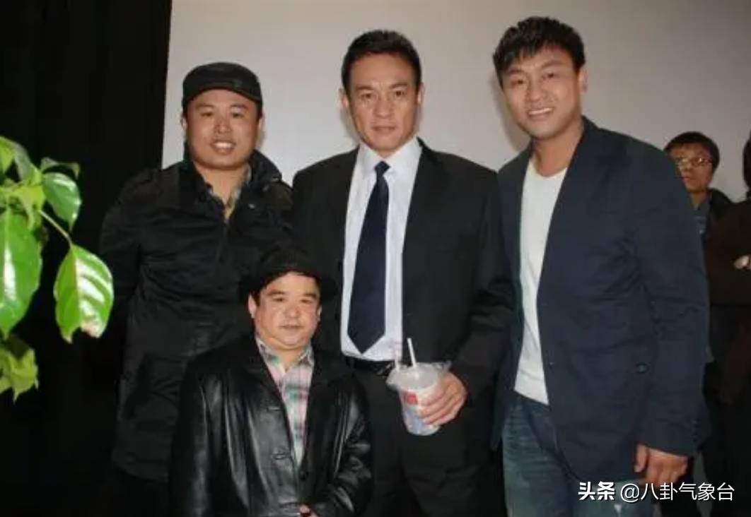 演员周浩东，27岁上北电，养父是他前行路上最大的支持