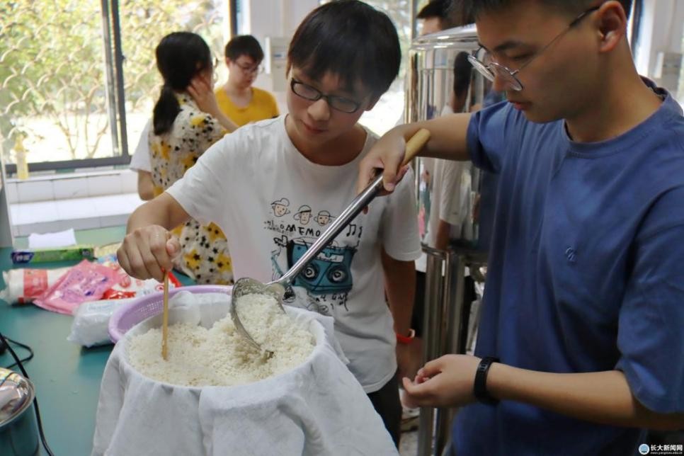 酿酒、种树、煮番茄酱！湖北这所高校“花式课堂”紧跟教育部要求