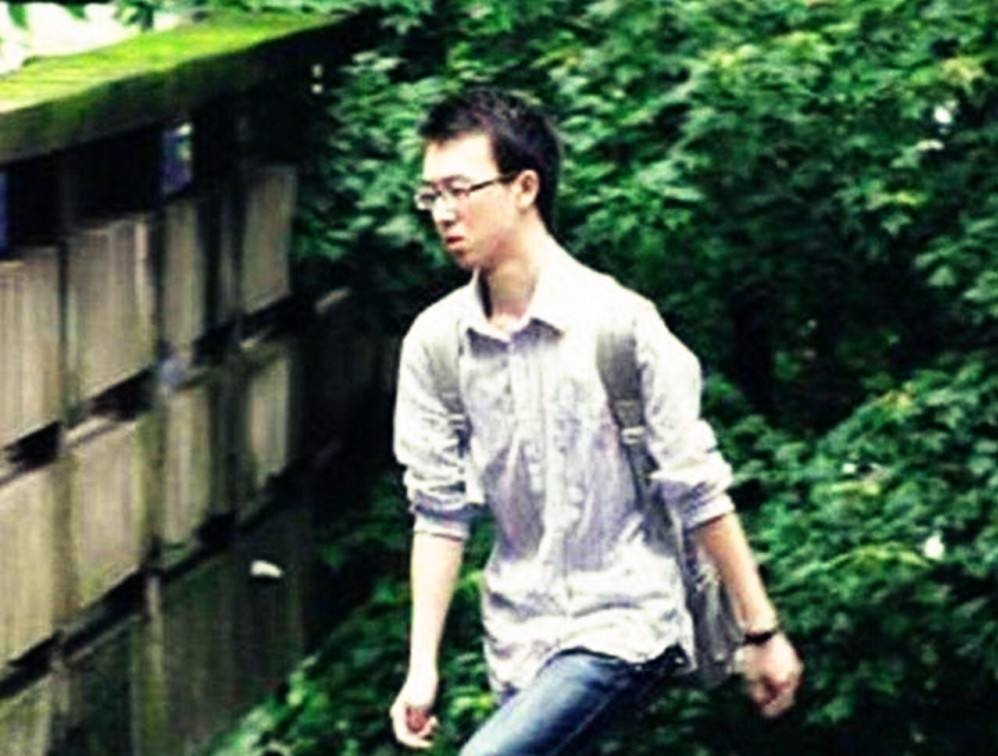 2009年，何川洋裸分全市第一，父亲为加分篡改民族，北大直接拒录