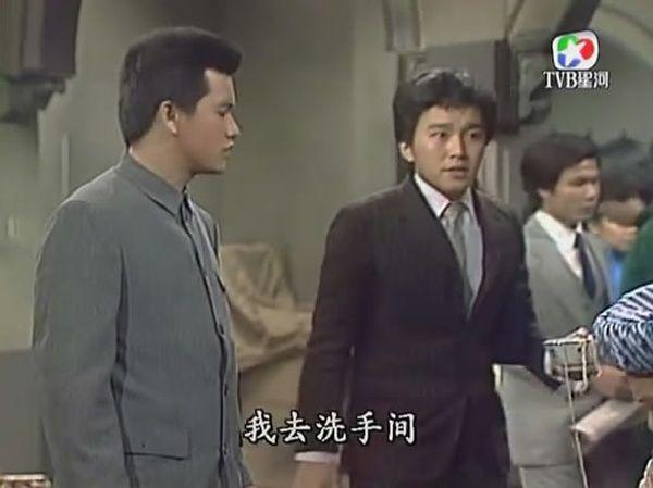80年代参演20部剧，在TVB他跑了10年龙套，离开后夺得7次影帝提名