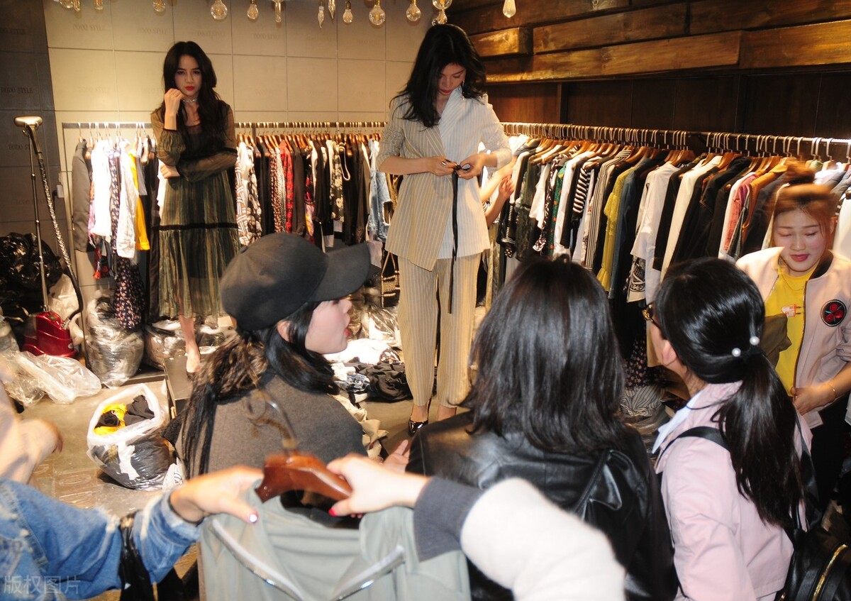 深圳美女开服装店，利用人性弱点，一年盈利133万