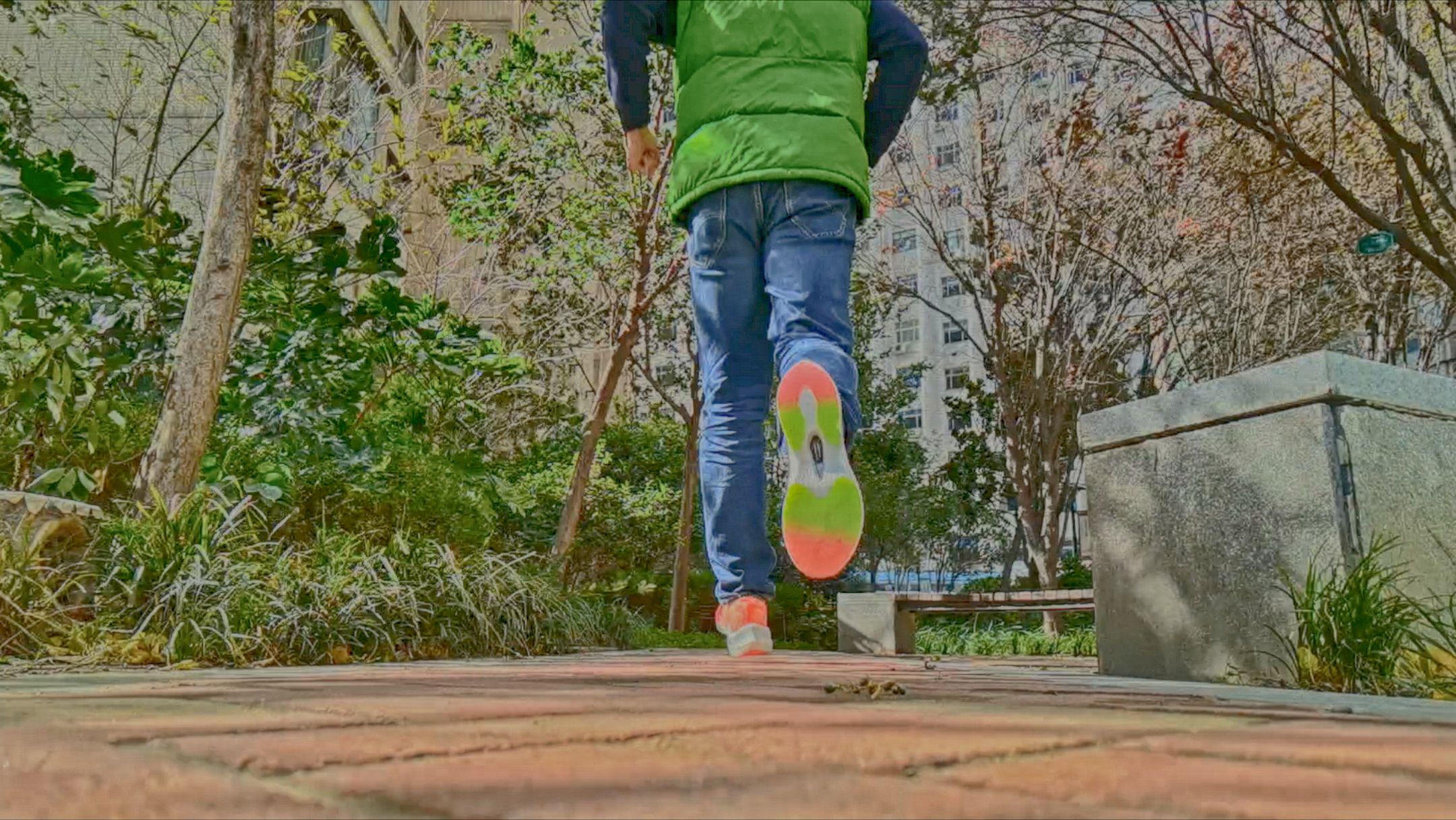 咕咚全掌碳板跑鞋42k,让"造风者"尽情去run