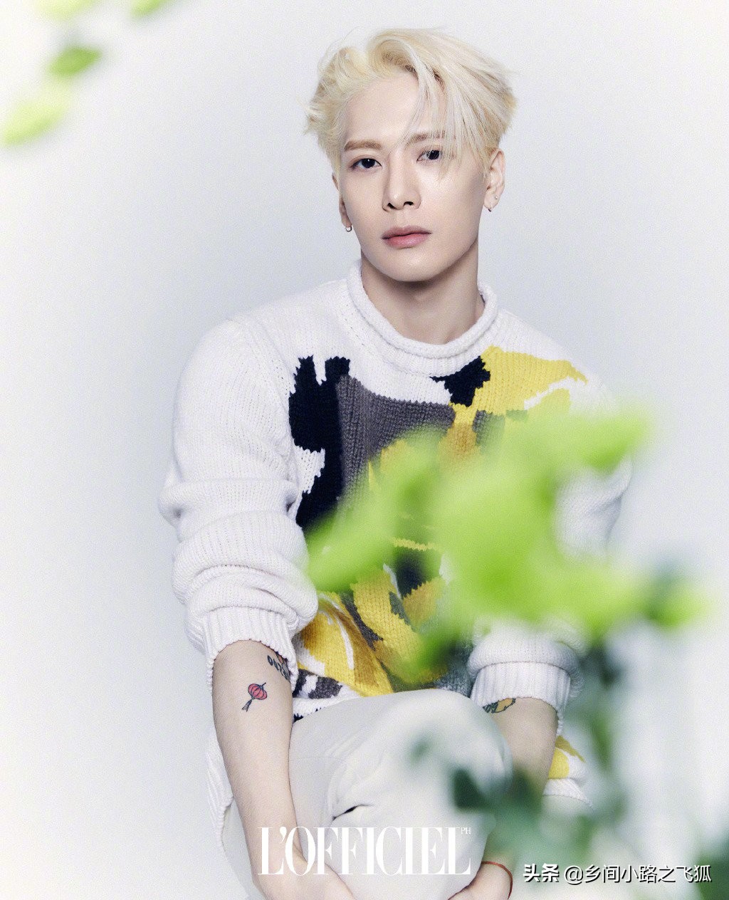 王嘉尔登上菲律宾版《时装》6月刊封面，金发刘海半遮眼太帅了