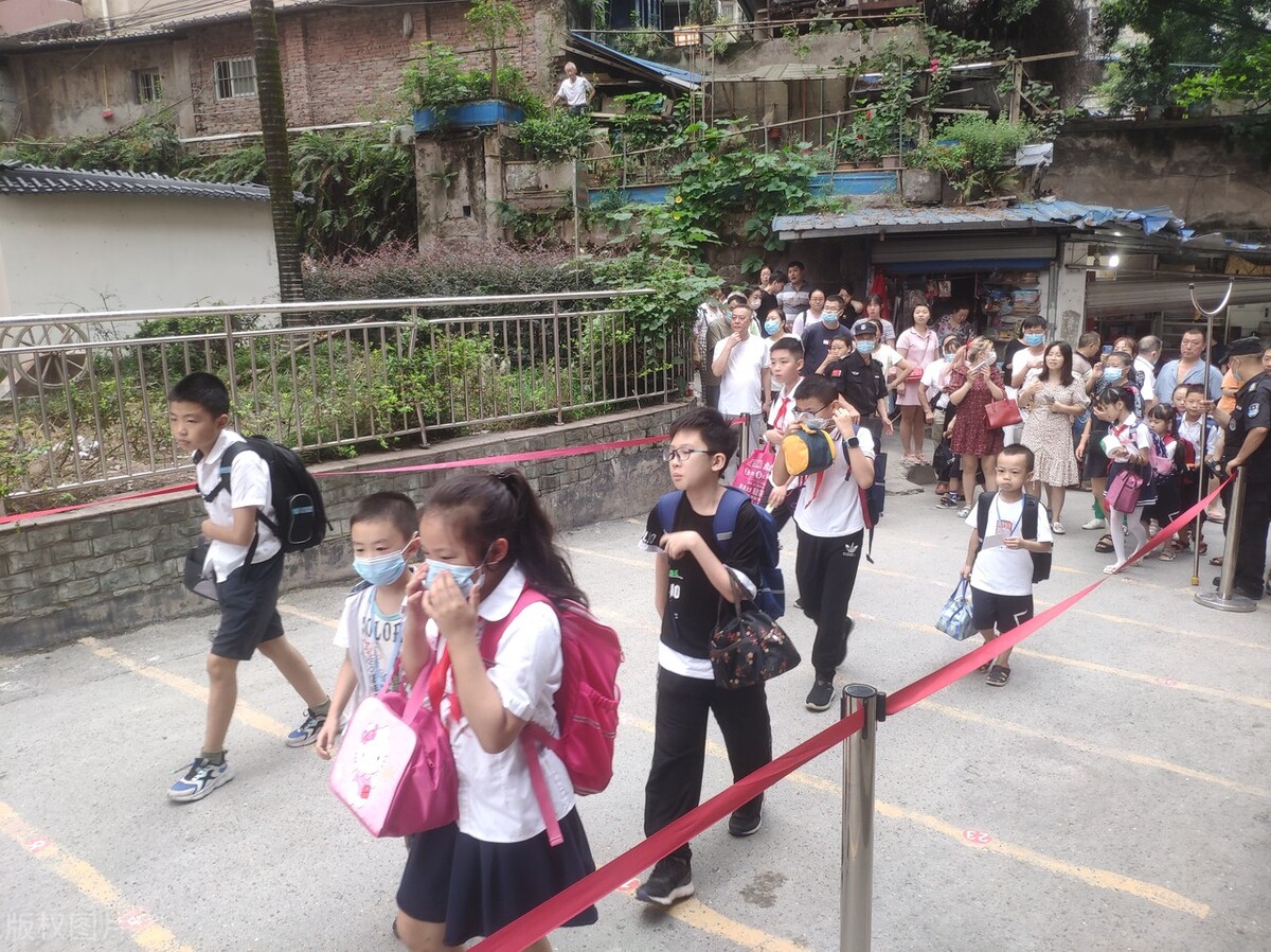 多地中小学暑假时间公布，学生笑了，家长哭了：还没开学又放假了