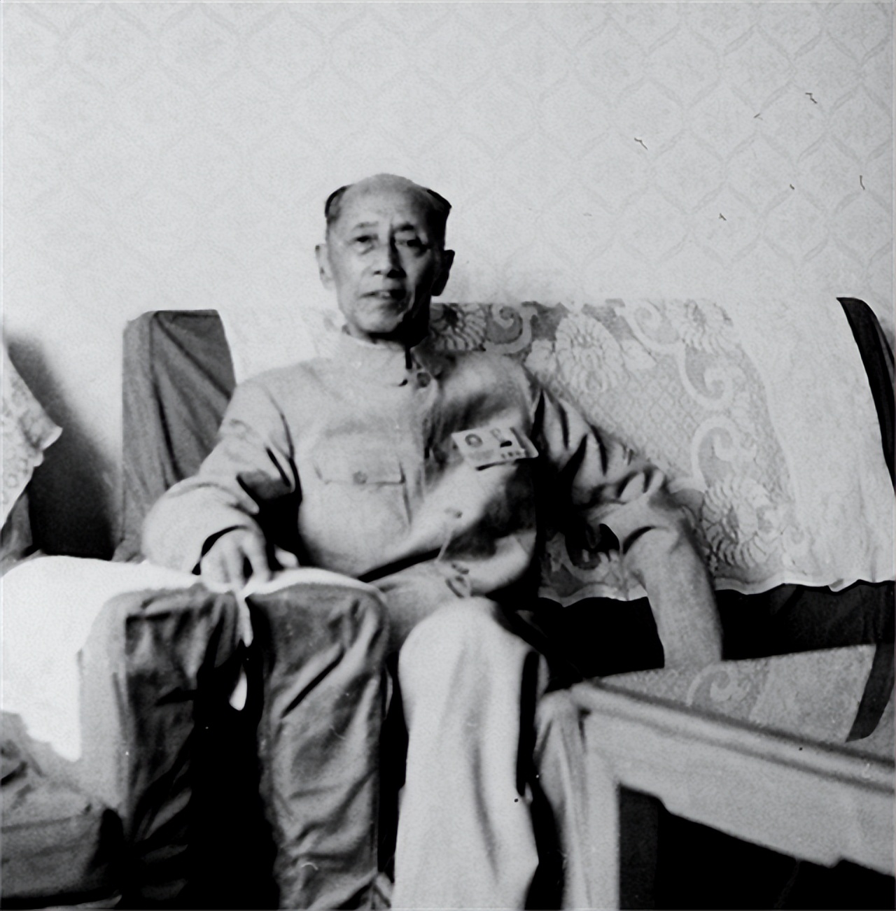 1930年，考生数学交白卷作文写28字，院长看后十分激动：破格录取